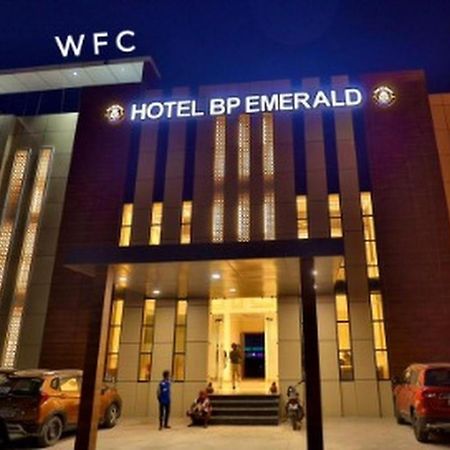 Hotel B P Emerald Mathura Eksteriør billede
