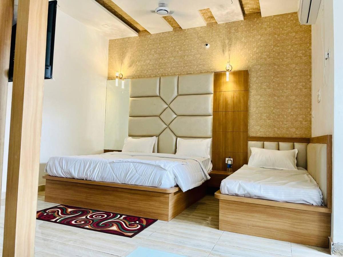 Hotel B P Emerald Mathura Eksteriør billede