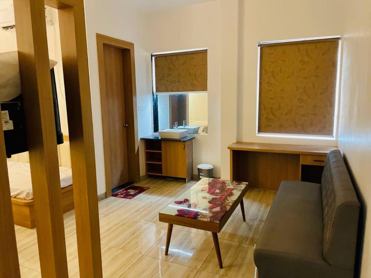 Hotel B P Emerald Mathura Eksteriør billede