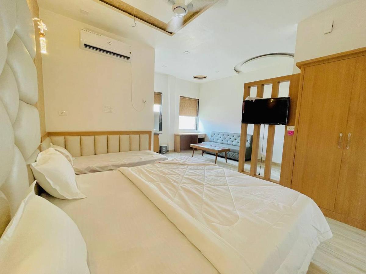 Hotel B P Emerald Mathura Eksteriør billede