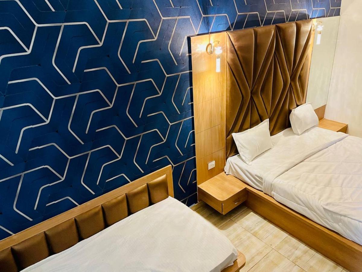 Hotel B P Emerald Mathura Eksteriør billede