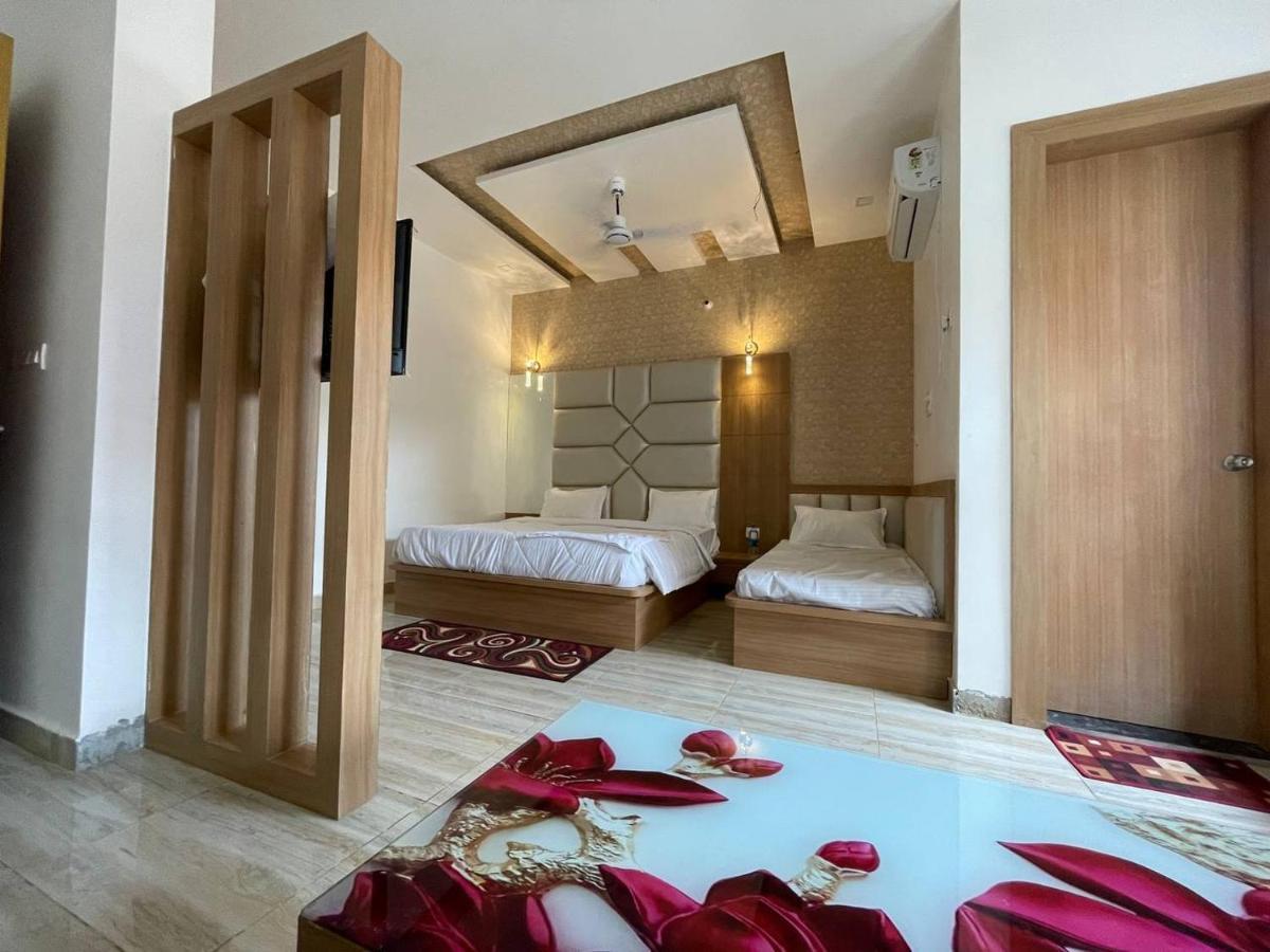 Hotel B P Emerald Mathura Eksteriør billede